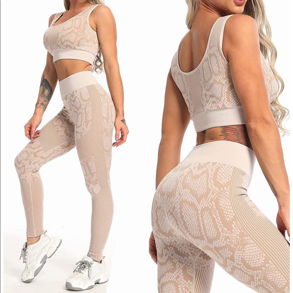 NEW Seamless two piece snake leggings set